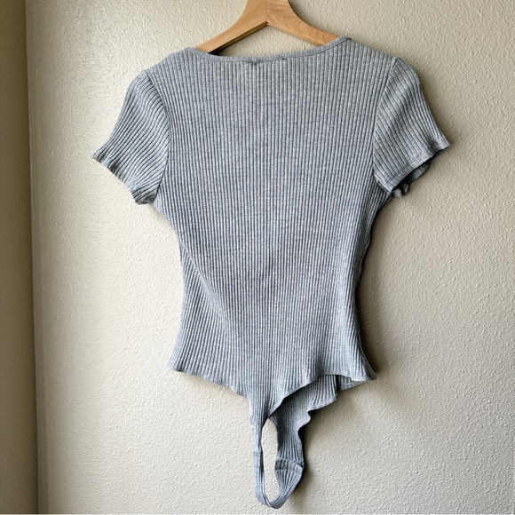 ๐ฉถ Gray Sweetheart Neckline Short Sleeve Bodysuit - XL - Picture 5 of 7
